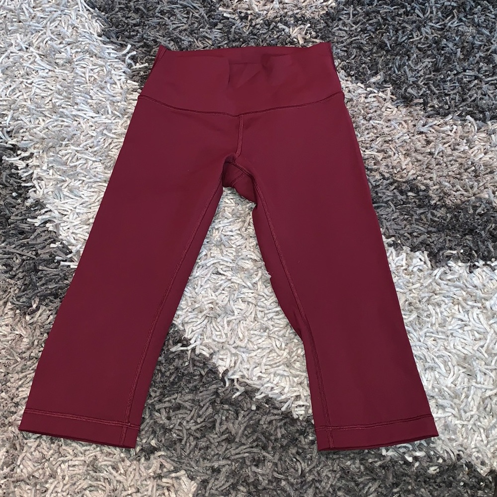 Lulu lemon Size 6 cropped gym pants good cond
